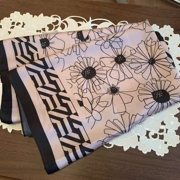 NWT Ricki's Square Scarf - Picture 1 of 4